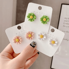 Charming Daisy Stud Earrings