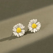 Charming Daisy Stud Earrings