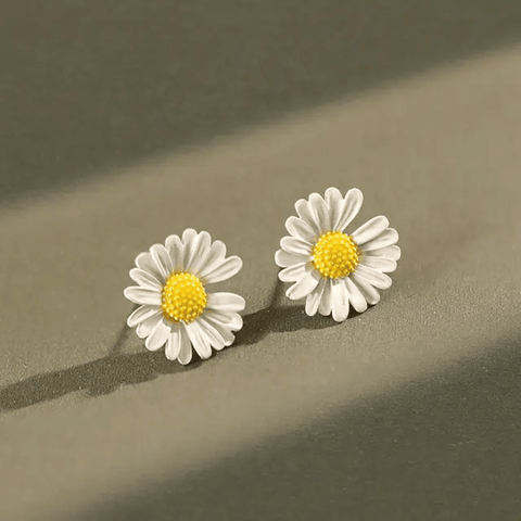 Charming Daisy Stud Earrings