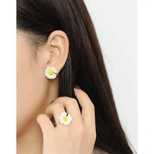 Charming Daisy Stud Earrings