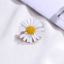 Charming Daisy Stud Earrings
