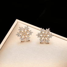 Snowflake Pendant Necklace