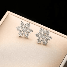 Snowflake Pendant Necklace