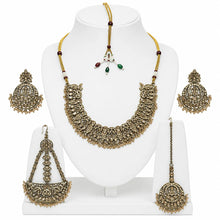 Ornate Bridal Choker and Maang Tikka Set