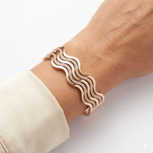 Wave Pattern Sparkling Bangle