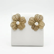 Elegant Floral Wire Earrings
