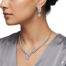 Elegant Leaf Motif Necklace and Earring Set