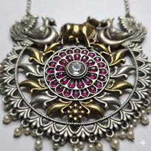 Regal Animal Motif Necklace Set