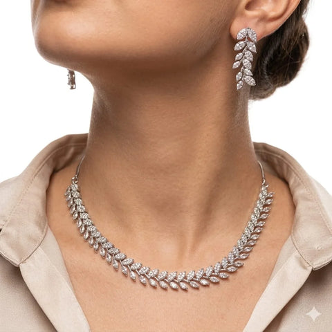 Elegant Leaf Motif Necklace Set