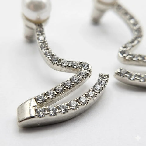 The Signature Sculptural Pearl & Pavé Climber