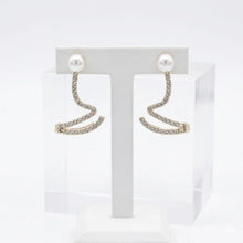 The Signature Sculptural Pearl & Pavé Climber